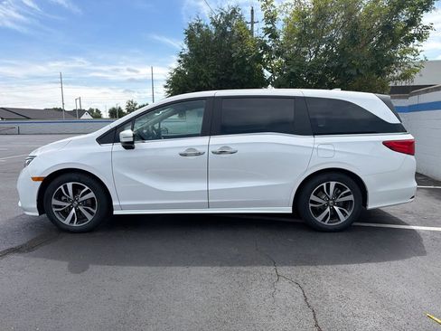 Certified 2024 Honda Odyssey Touring image 2