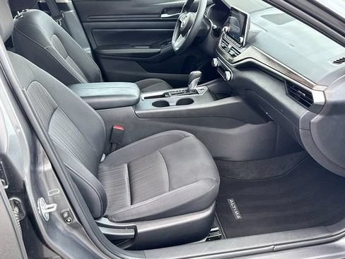 Used 2025 Nissan Altima 2.5 SV FWD image 13