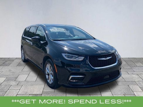 Used 2026 Chrysler Pacifica Limited FWD image 1