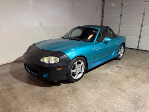 Used 2003 MAZDA MX-5 Miata RWD image 3