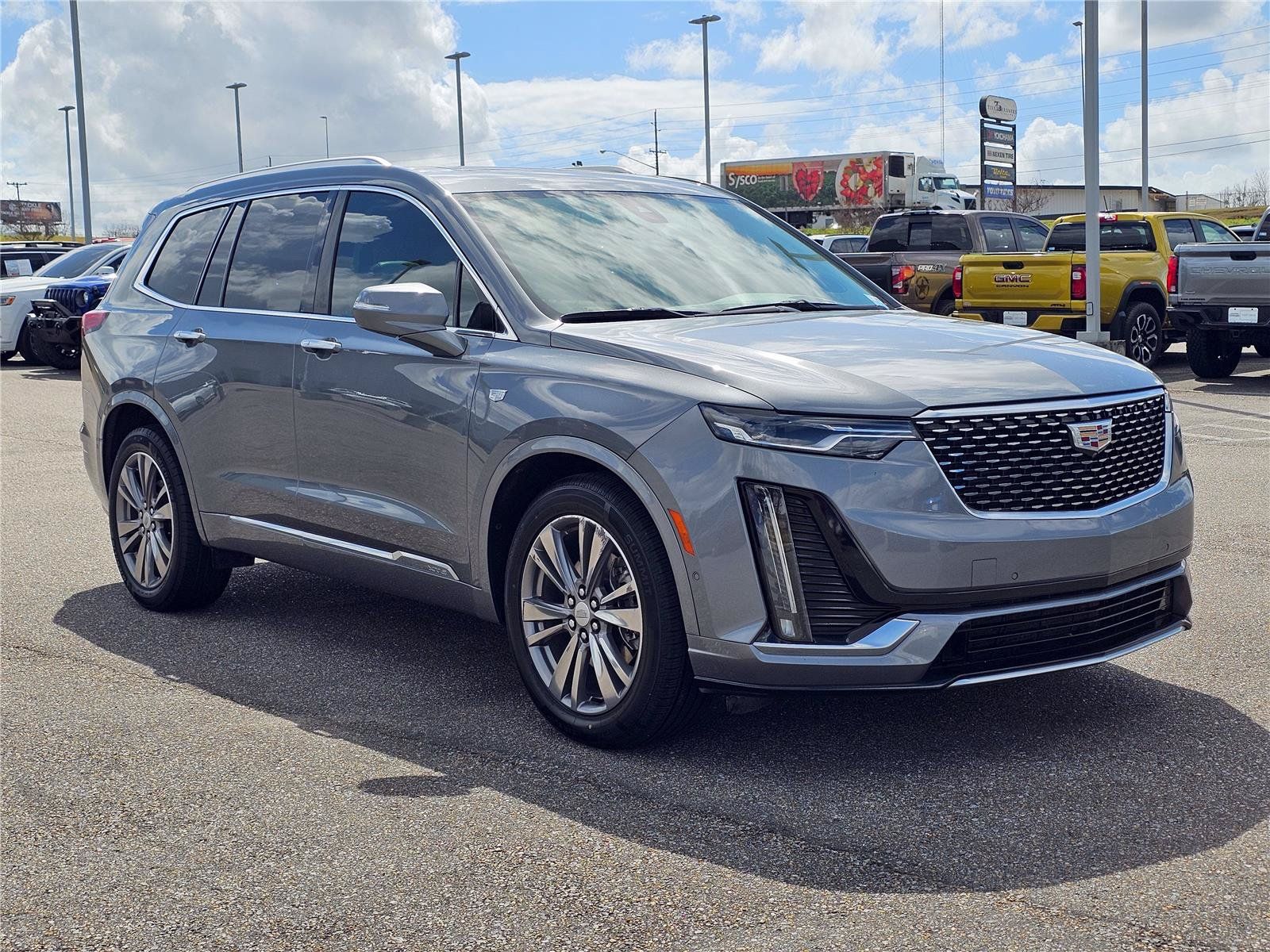 Used 2022 Cadillac XT6 Premium Luxury w/ Technology Package FWD image 5