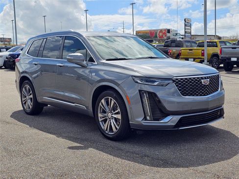 Used 2022 Cadillac XT6 Premium Luxury w/ Technology Package FWD image 5