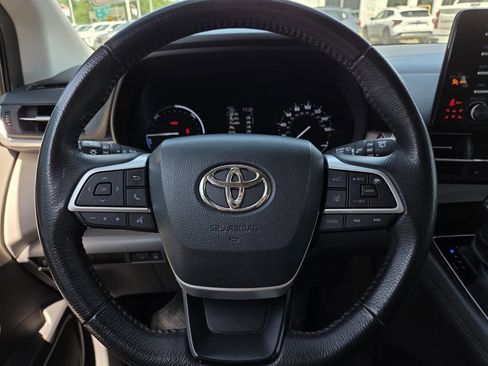Used 2022 Toyota Sienna XLE FWD image 23