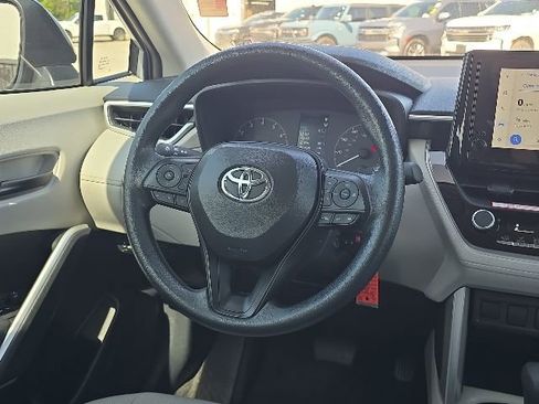 Used 2025 Toyota Corolla Cross L FWD image 32