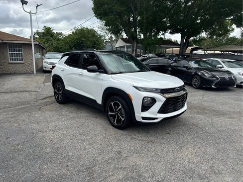 Used 2021 Chevrolet TrailBlazer RS w/ Technology Package image 3