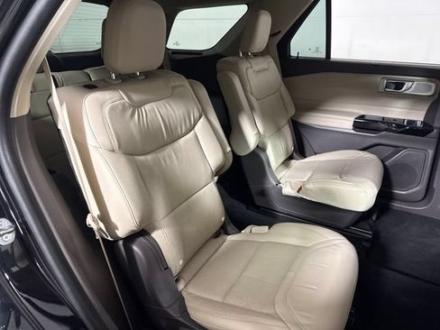Used 2022 Ford Explorer Platinum w/ Equipment Group 601A AWD/4WD image 15