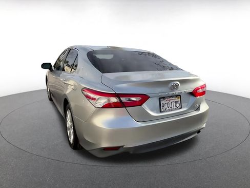 Used 2018 Toyota Camry LE image 11