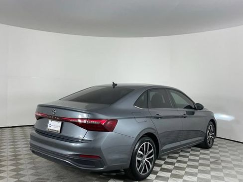 Used 2025 Volkswagen Jetta SE FWD image 5