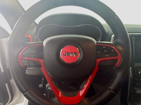 Used 2018 Jeep Grand Cherokee Laredo image 8