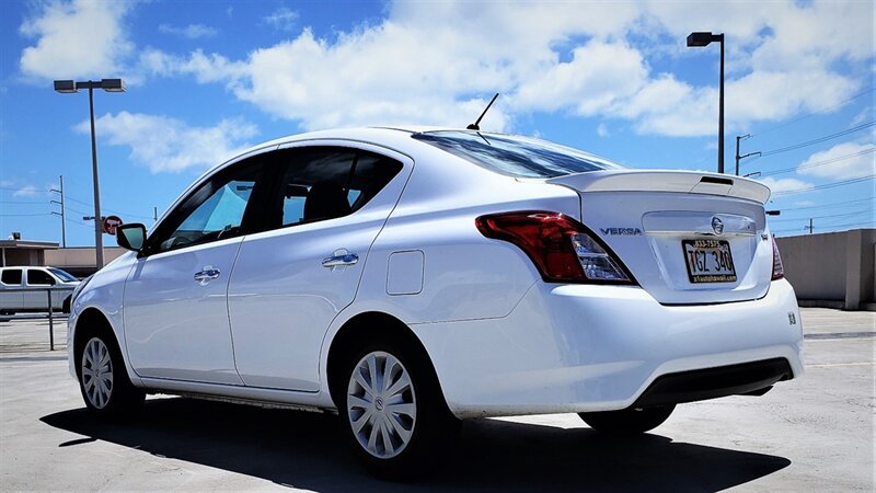 Used 2018 Nissan Versa SV FWD image 3
