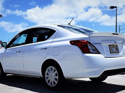 Used 2018 Nissan Versa SV FWD image 3