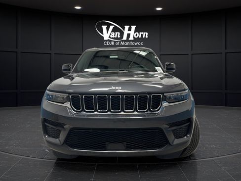 Used 2025 Jeep Grand Cherokee Laredo X w/ Luxury Tech Group I AWD/4WD image 2