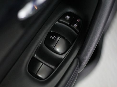 Used 2018 Nissan Rogue S AWD/4WD image 40