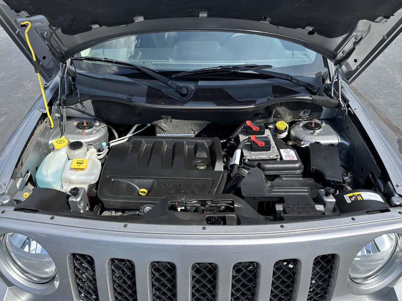 Used 2017 Jeep Patriot Latitude AWD/4WD image 19