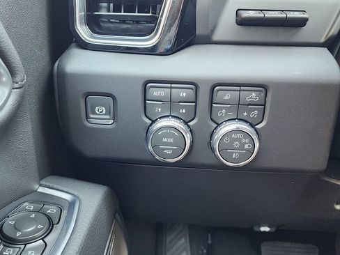 New 2026 GMC Sierra 2500 Denali w/ Denali Reserve Package AWD/4WD image 22