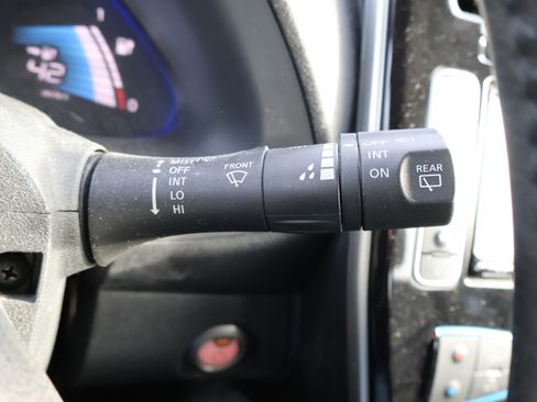 Used 2015 Nissan Leaf SL w/ Premium Package image 37