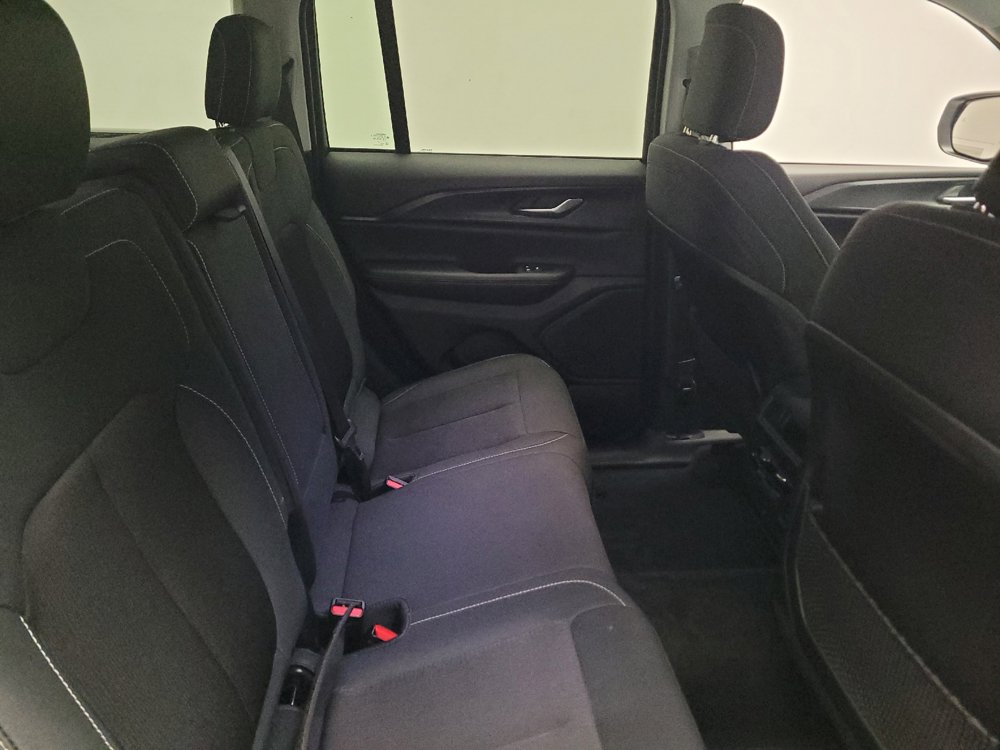 Used 2023 Jeep Grand Cherokee Laredo RWD image 19
