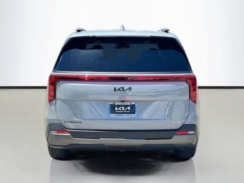 New 2026 Kia Carnival SX w/ SX Dark Edition Package FWD image 6