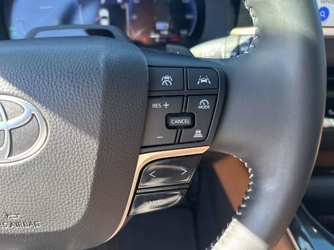 Used 2025 Toyota Crown Signia image 21