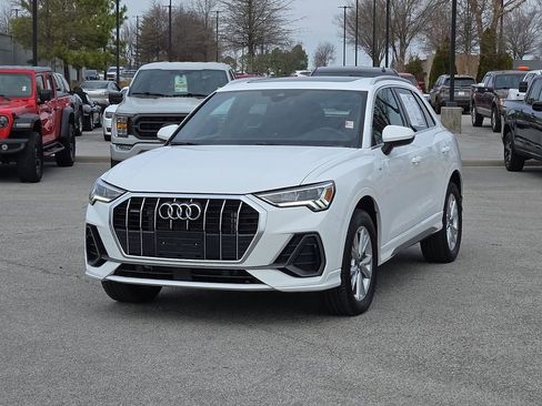 Used 2025 Audi Q3 2.0T Premium image 2