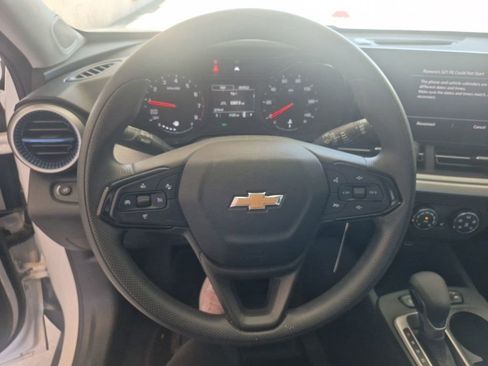 Used 2024 Chevrolet Trax LS w/ LS Convenience Package FWD image 7