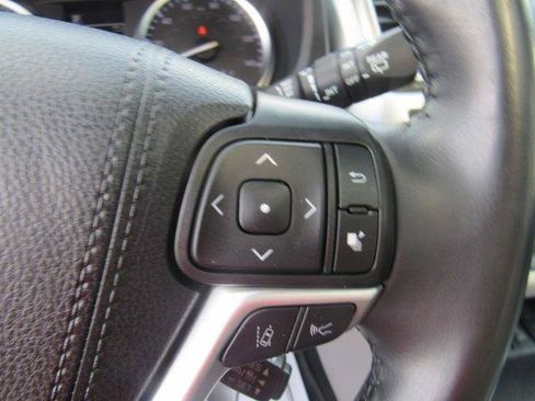 Used 2019 Toyota Highlander XLE AWD/4WD image 34
