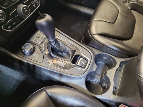 Used 2021 Jeep Cherokee Latitude Plus image 26