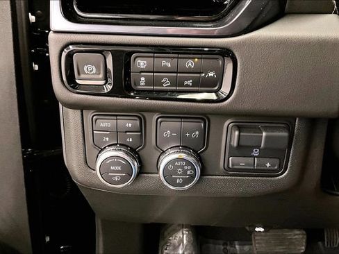 Used 2025 GMC Yukon XL AT4 w/ AT4 Premium Plus Package image 38