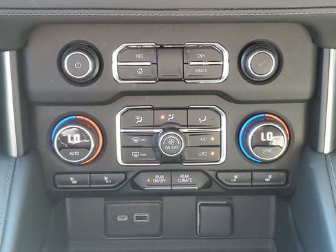 Used 2021 Chevrolet Tahoe LT image 34