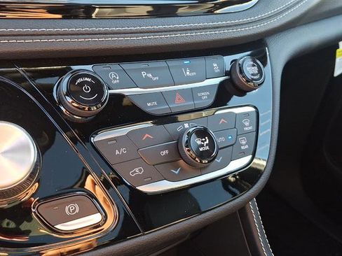 New 2026 Chrysler Pacifica Limited w/ S Appearance Package image 14