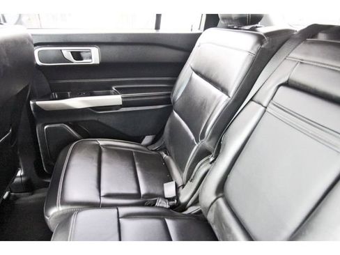 Used 2022 Ford Explorer XLT w/ Equipment Group 202A RWD image 11