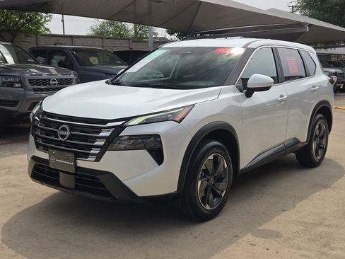 Certified 2025 Nissan Rogue SV FWD image 7