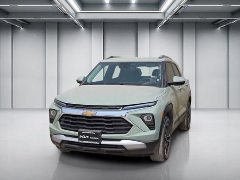 Used 2025 Chevrolet TrailBlazer LT AWD/4WD image 3