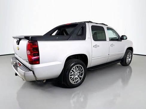 Used 2011 Chevrolet Avalanche LTZ AWD/4WD image 8
