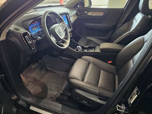 Certified 2025 Volvo XC40 B5 Ultra w/ Protection Package Premier AWD/4WD image 17
