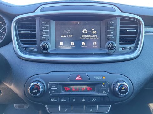 Used 2020 Kia Sorento LX w/ LX I4 Convenience Package image 9