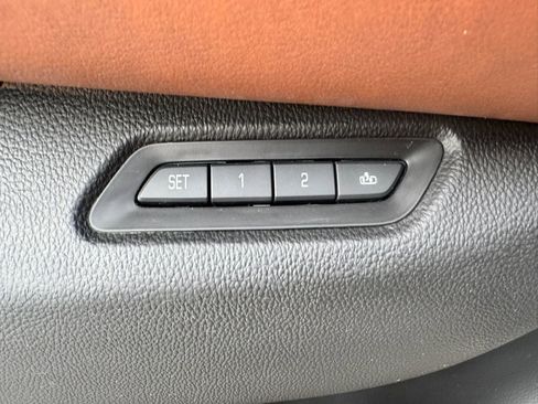 Used 2017 Cadillac Escalade ESV Premium Luxury AWD/4WD image 33