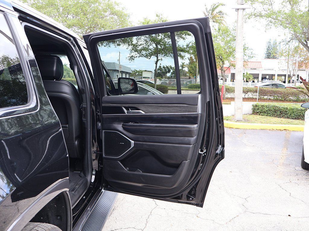 Used 2022 Jeep Wagoneer Series II w/ Premium Group I AWD/4WD image 29