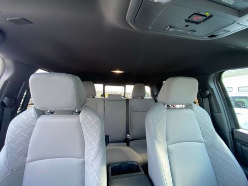 Used 2025 Toyota Tacoma SR5 AWD/4WD image 29