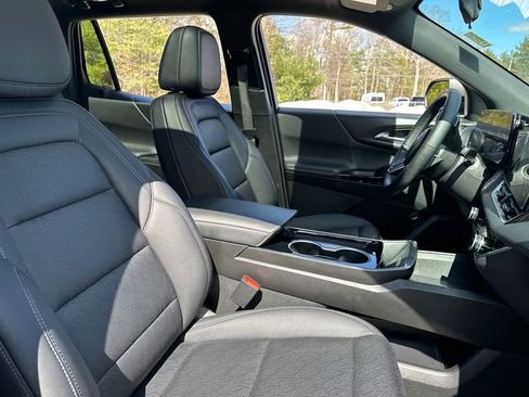 Used 2025 Chevrolet Equinox LT w/ Convenience Package II image 17