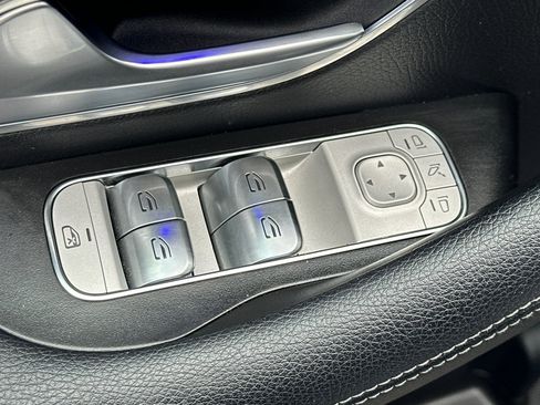 Used 2024 Mercedes-Benz GLE 450e 4MATIC image 12