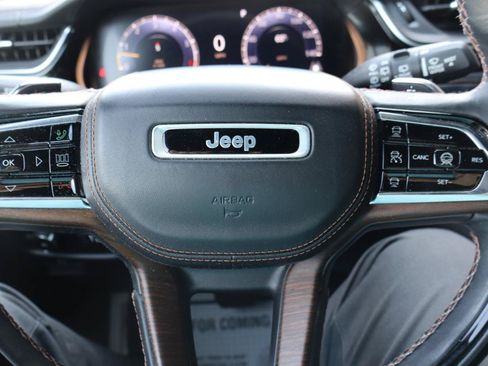 Used 2022 Jeep Grand Cherokee L Summit w/ Advanced Protech Group IV AWD/4WD image 18