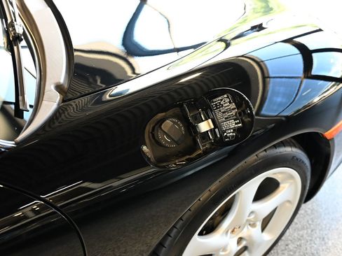 Used 2003 Porsche 911 Carrera RWD image 23