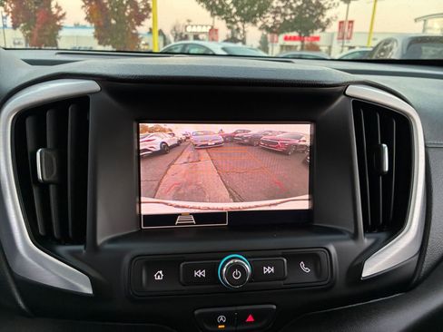 Used 2024 GMC Terrain SLE image 17