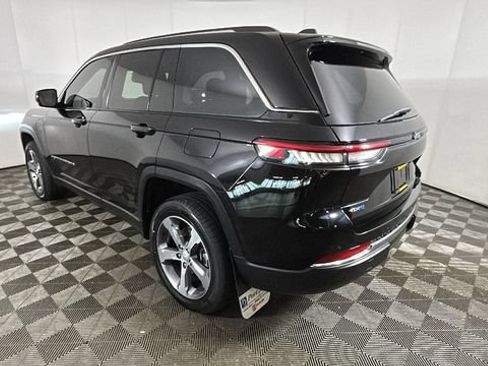 Used 2023 Jeep Grand Cherokee 4WD 4xe image 4