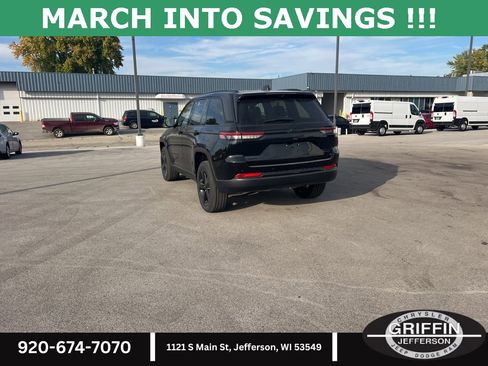 New 2025 Jeep Grand Cherokee Limited w/ Luxury Tech Group II image 12