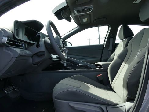 Used 2025 Hyundai Elantra Sport image 20