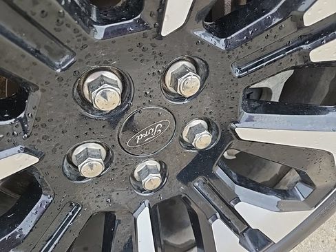 Used 2025 Ford Explorer Platinum w/ LUX Leather Package AWD/4WD image 27