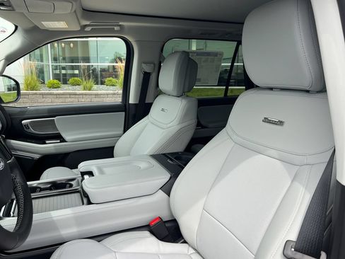 New 2027 Ford Expedition Platinum w/ Driver's Package AWD/4WD image 10