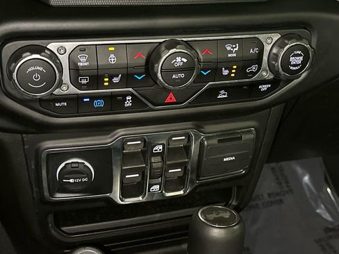 Used 2022 Jeep Wrangler Unlimited Sahara w/ Cold Weather Group image 30